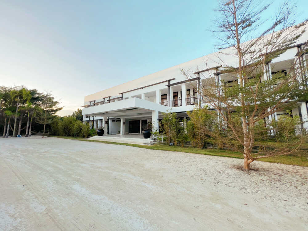 main-building-at-kandaya-resort