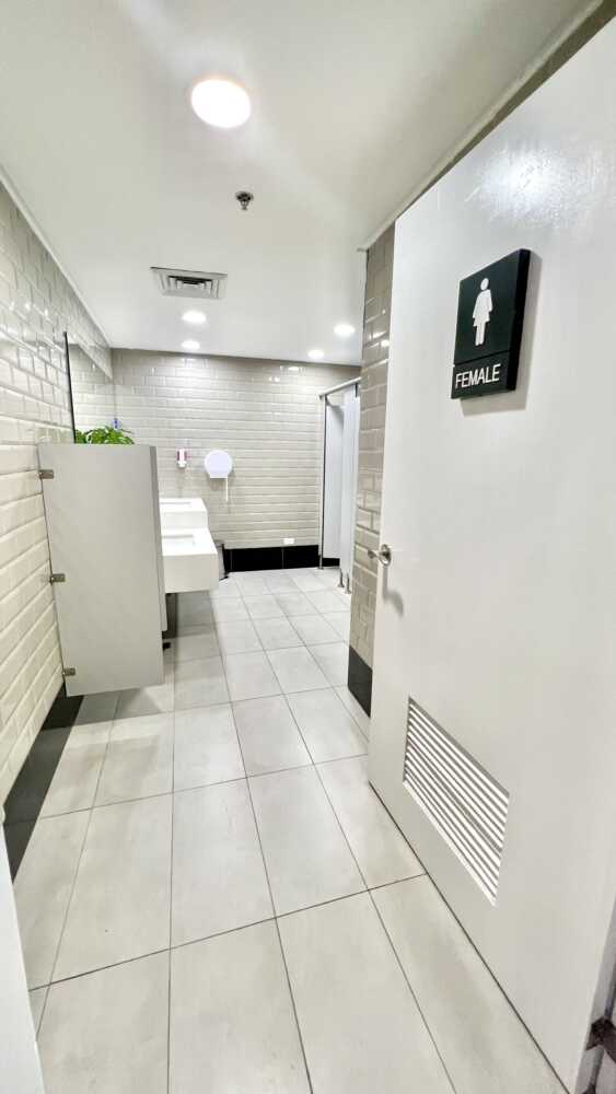 women-s-bathroom-restroom-washroom-powder-room-toilette-at-directors-club-sm-city-cebu