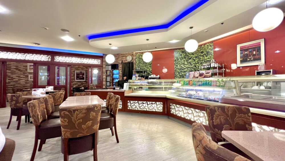dining-tables-with-cozy-chairs-at-the-french-baker-sm-city-cebu