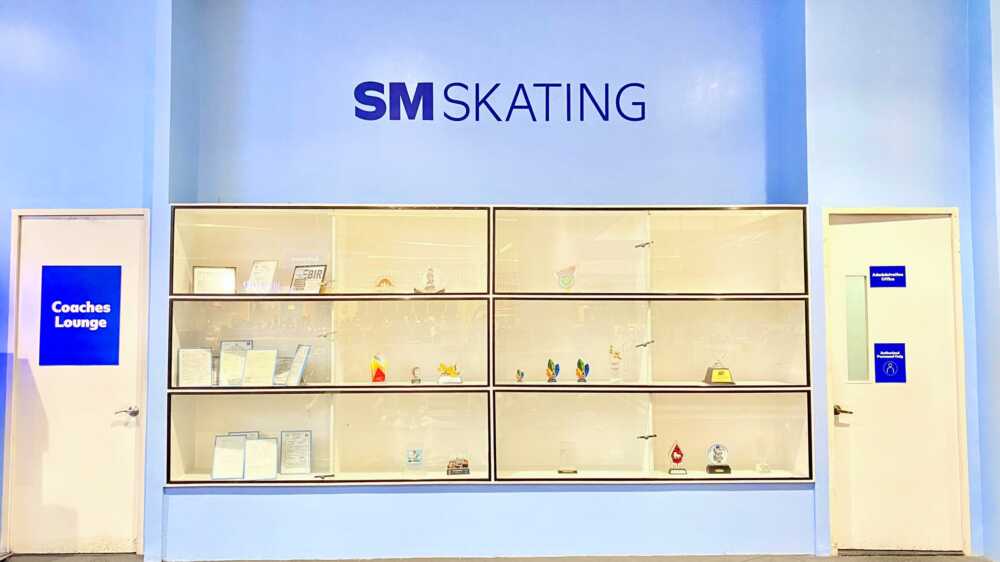 coach-launge-trophy-case-at-sm-skating-sm-seaside