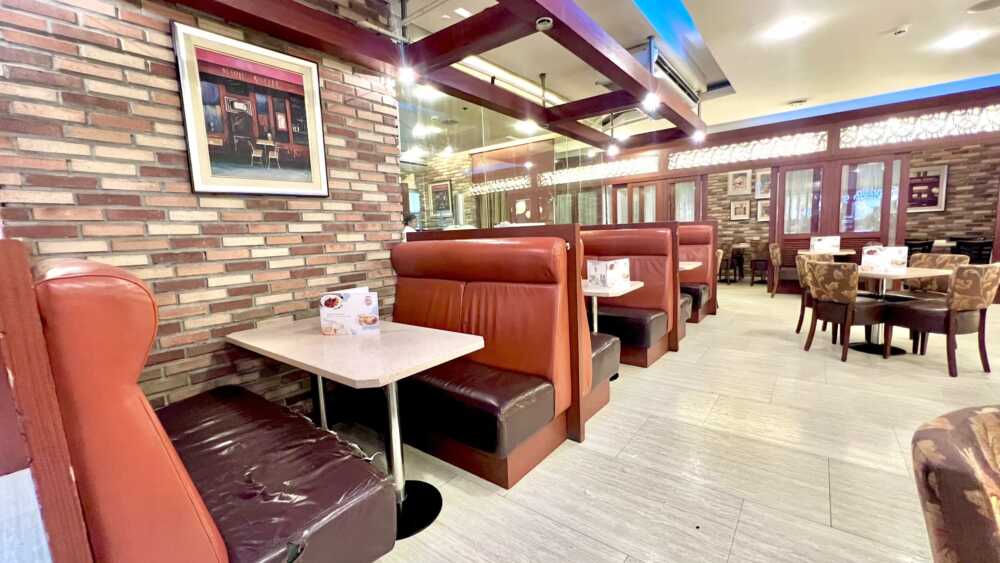 diner-style-dining-booths-at-the-french-baker-sm-city-cebu