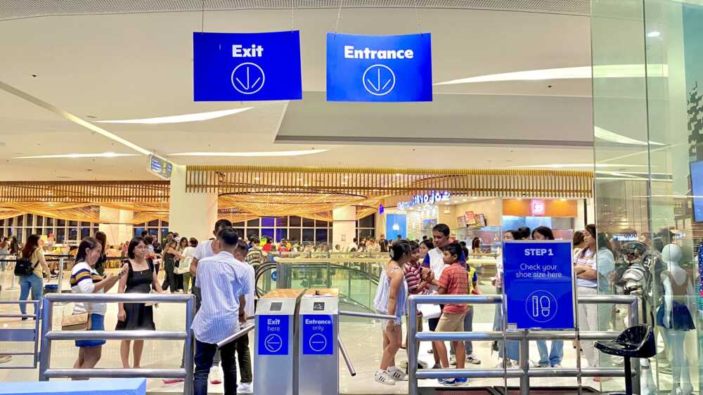 entrance-exit-at-sm-skating-sm-seaside