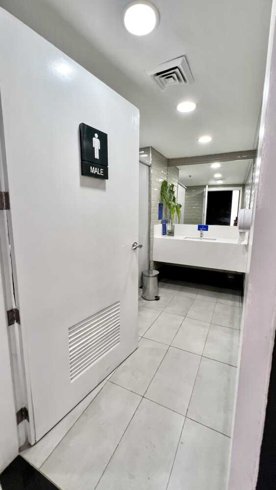 men-s-bathroom-restroom-washroom-toilette-at-directors-club-sm-city-cebu