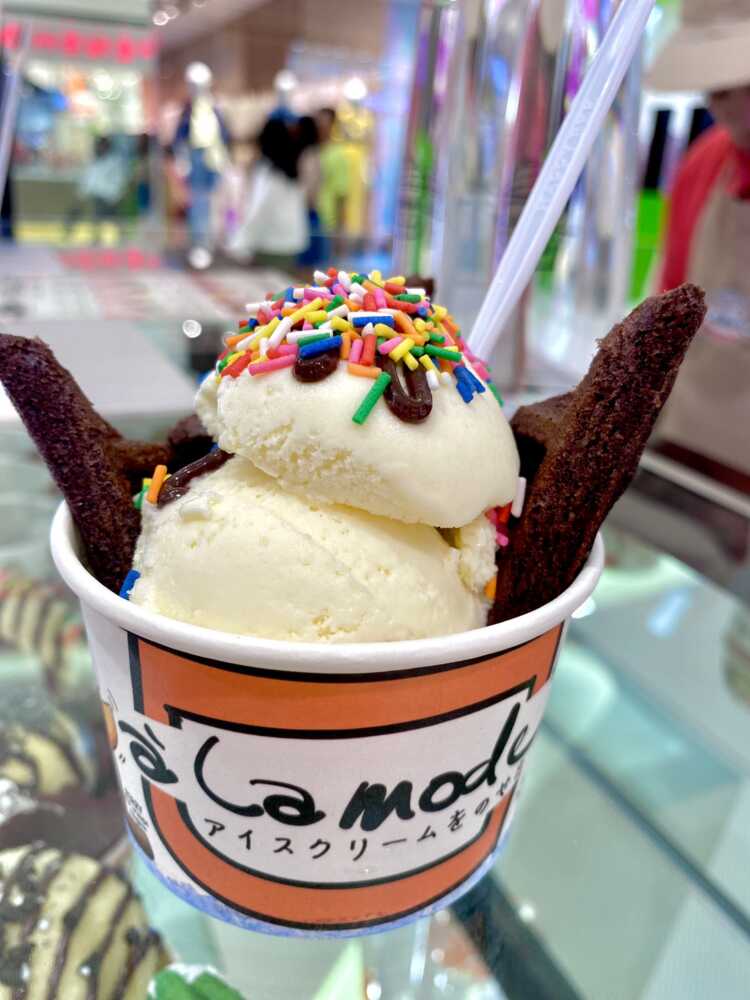 dark-choco-brittle-at-la-mode-sm-seaside-city-cebu