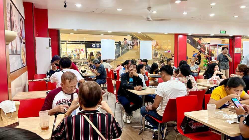 dining-area-front-side-near-entrance-at-chowking-sm-city-cebu