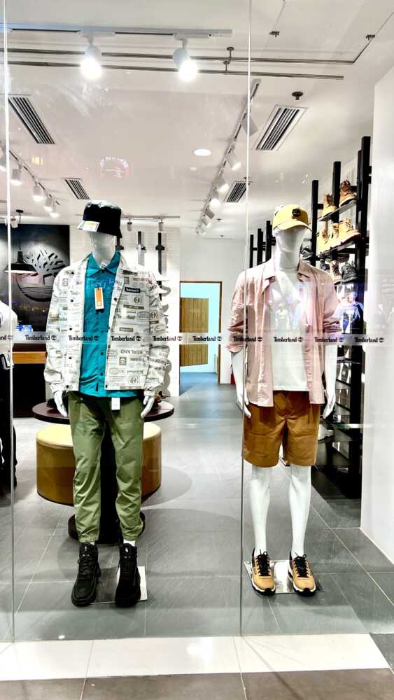 mannequin-stand-with-timberland-clothing-apparel-at-timberland-sm-city-cebu