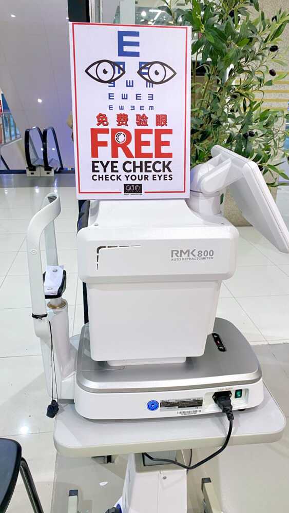 free-eye-check-at-ojo-eyewear