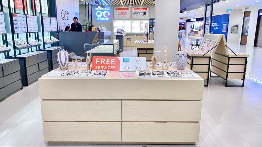 more-storage-display-at-ojo-eyewear