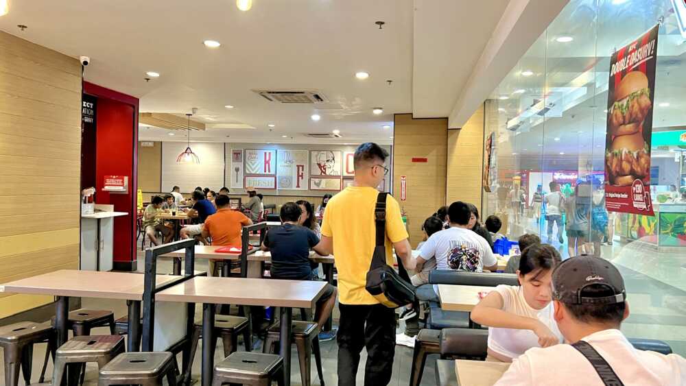 dining-area-at-kfc-sm-city-cebu