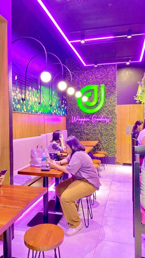 dining-area-at-jafar-8217-s-shawarma-station-sm-seaside