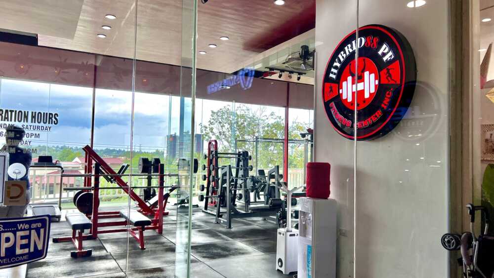 view-from-the-outside-at-hybrid88-pf-fitness-center-inc-talamban-times-square