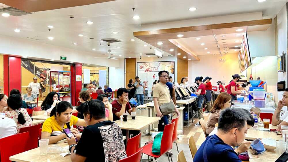 dining-area-at-chowking-sm-city-cebu